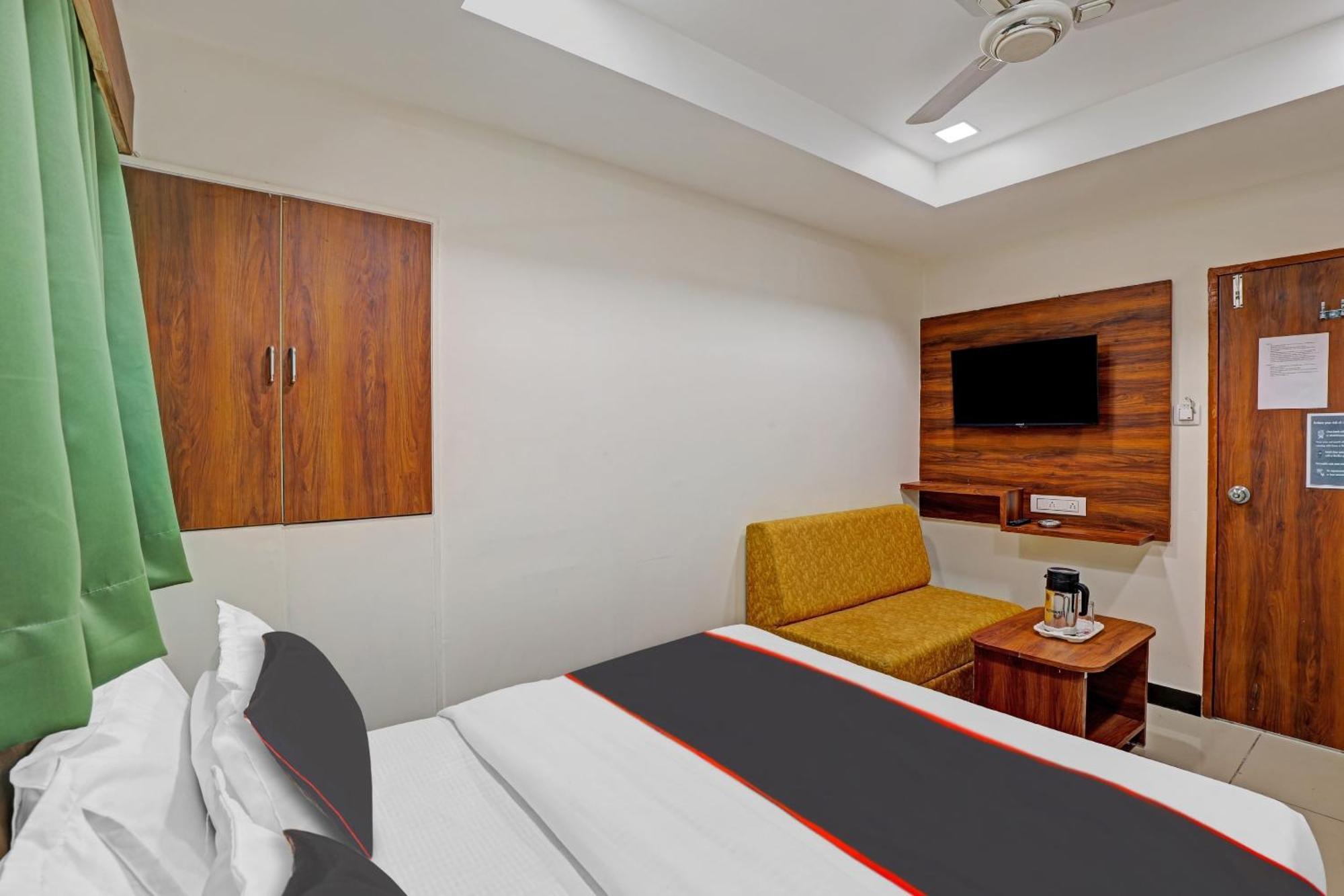 Capital O Bhavya Villa Ahmedabad Exterior photo