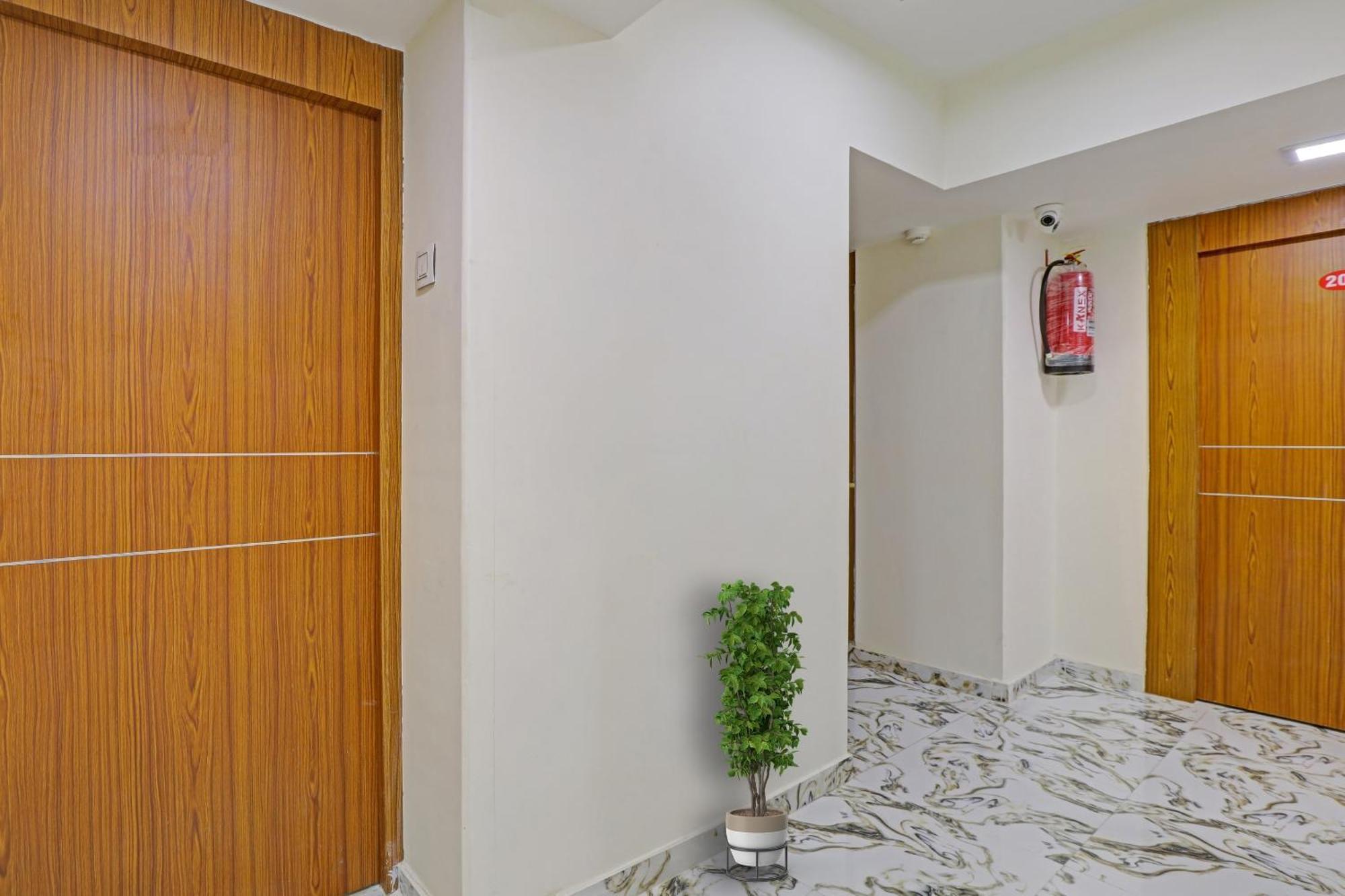 Capital O Bhavya Villa Ahmedabad Exterior photo