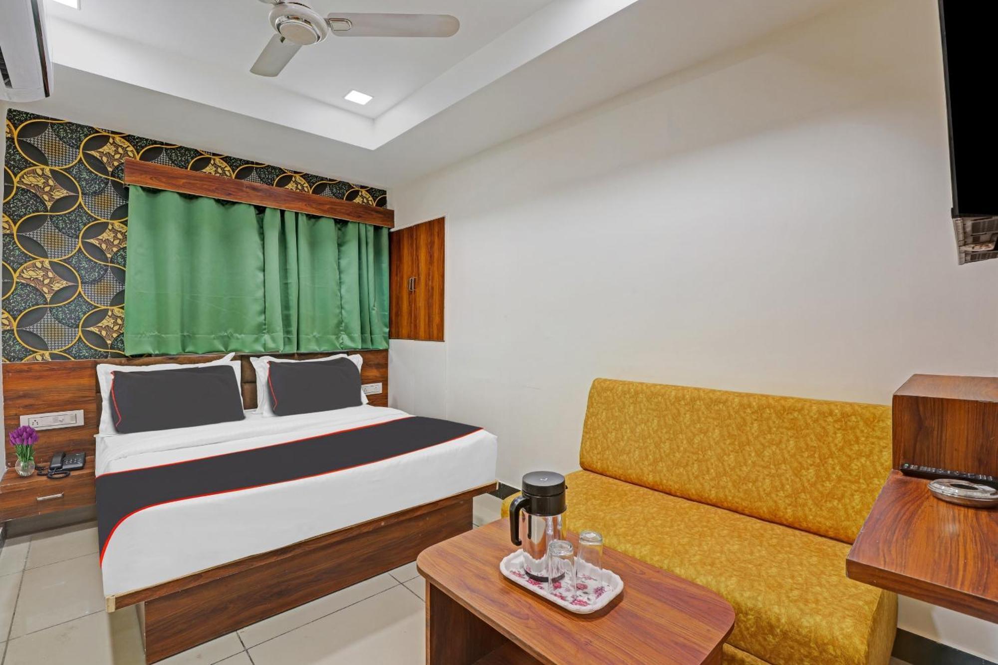Capital O Bhavya Villa Ahmedabad Exterior photo