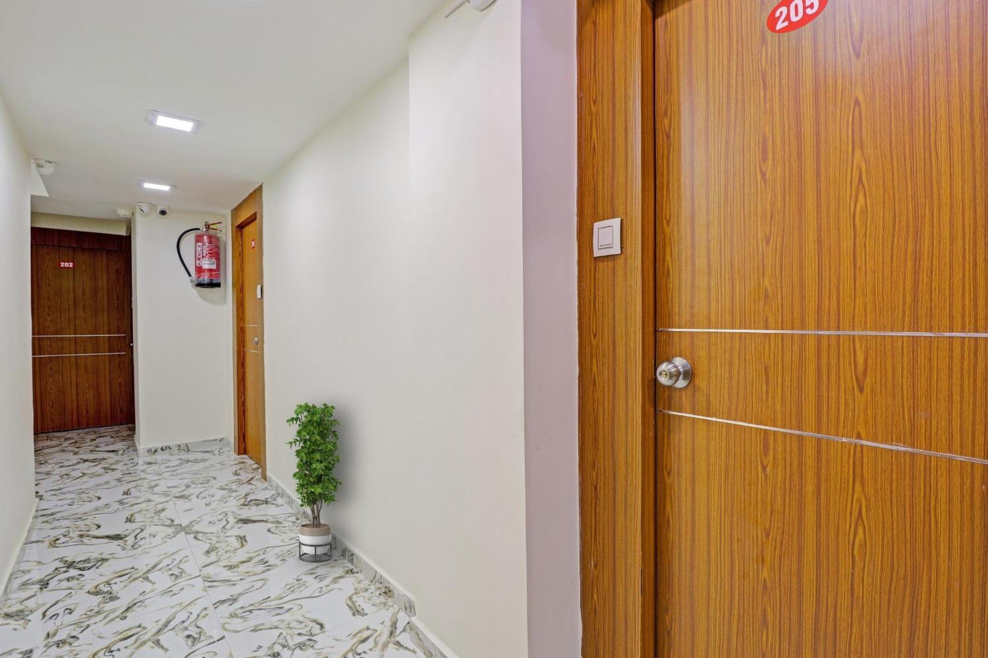 Capital O Bhavya Villa Ahmedabad Exterior photo