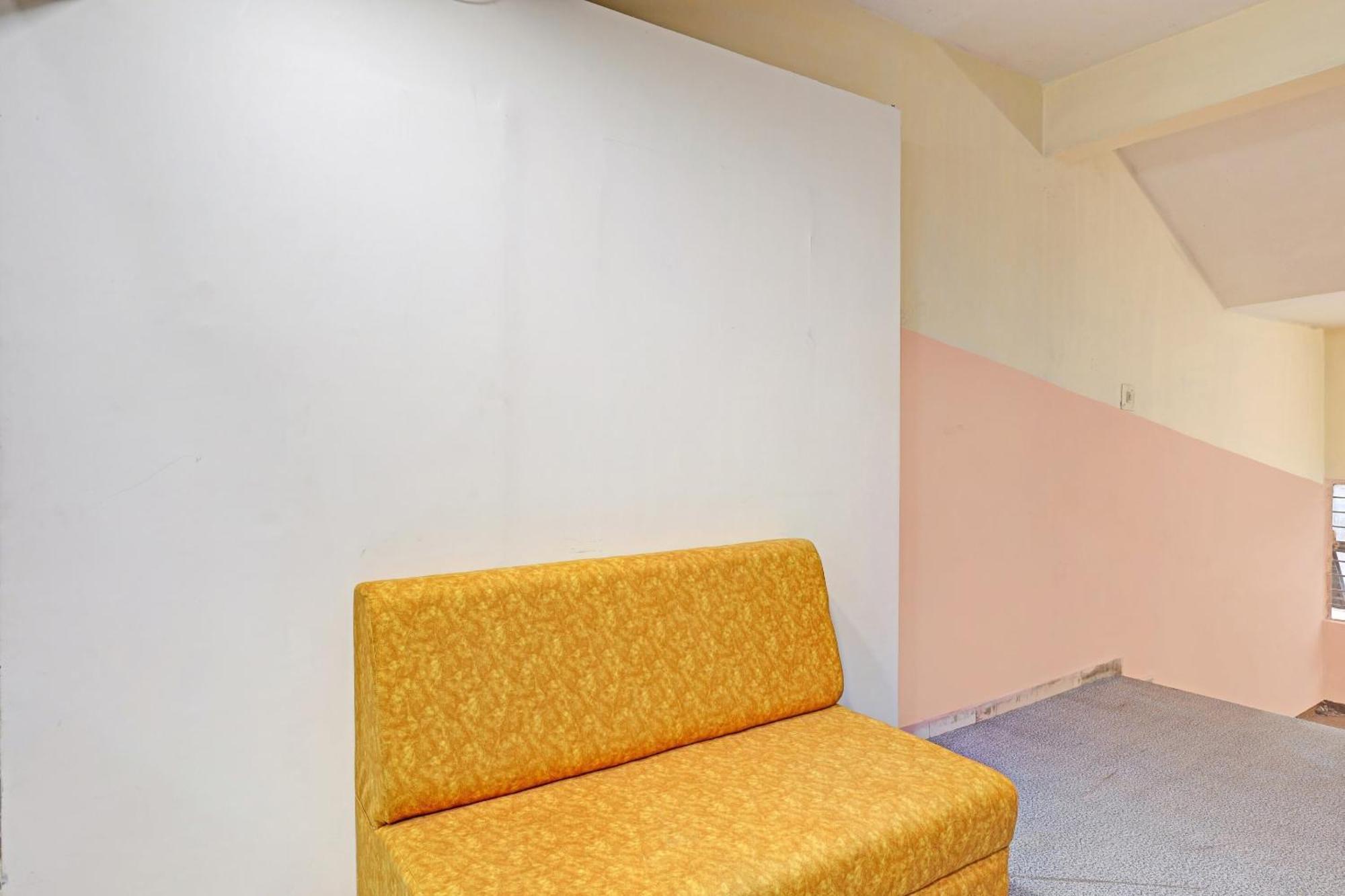Capital O Bhavya Villa Ahmedabad Exterior photo