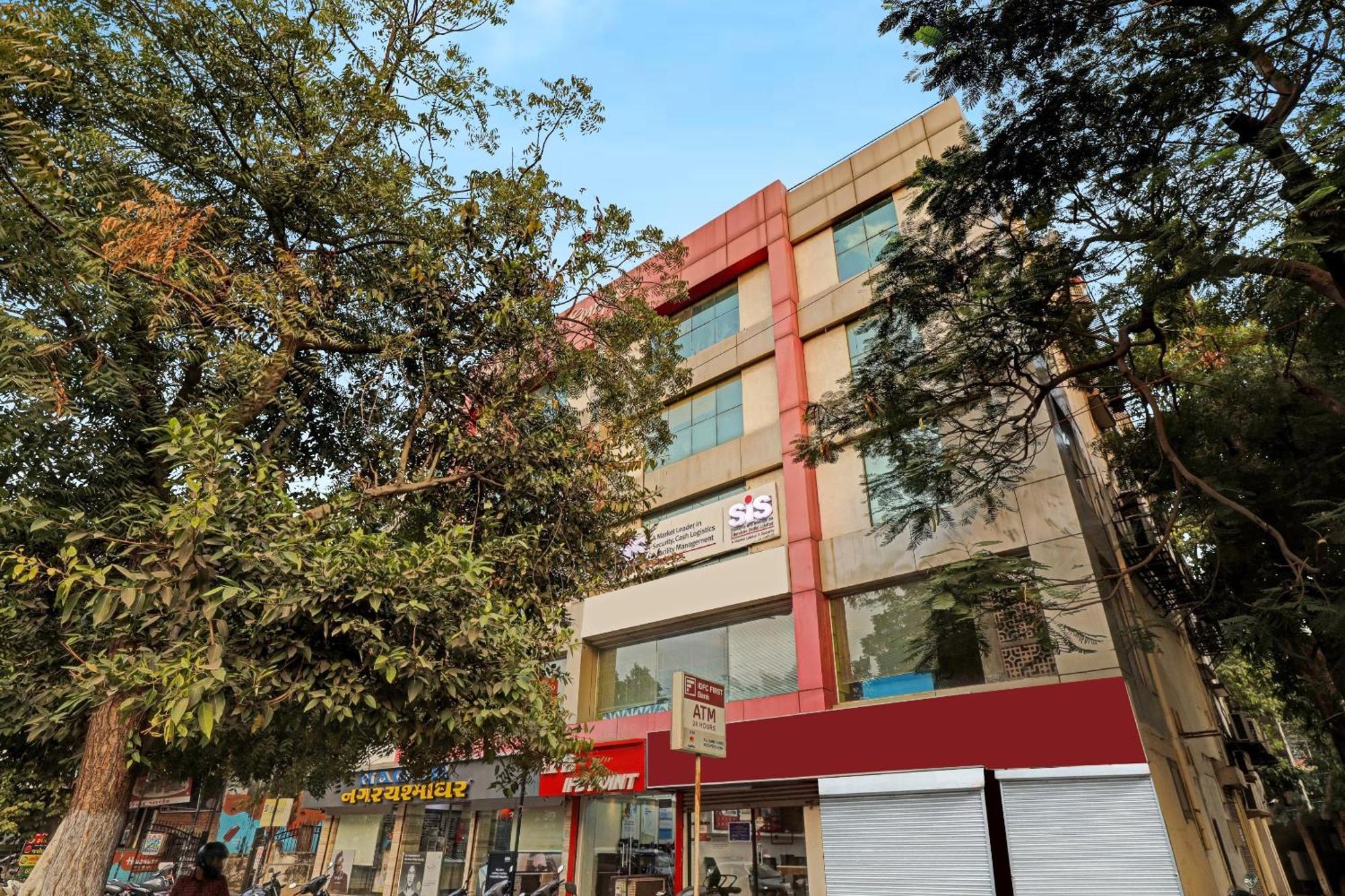 Capital O Bhavya Villa Ahmedabad Exterior photo